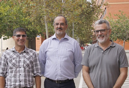 (De izquierda a derecha): José Manuel Pavía, Anselm Bodoque y Joaquín Martín en el campus de Tarongers de la Universitat de València.